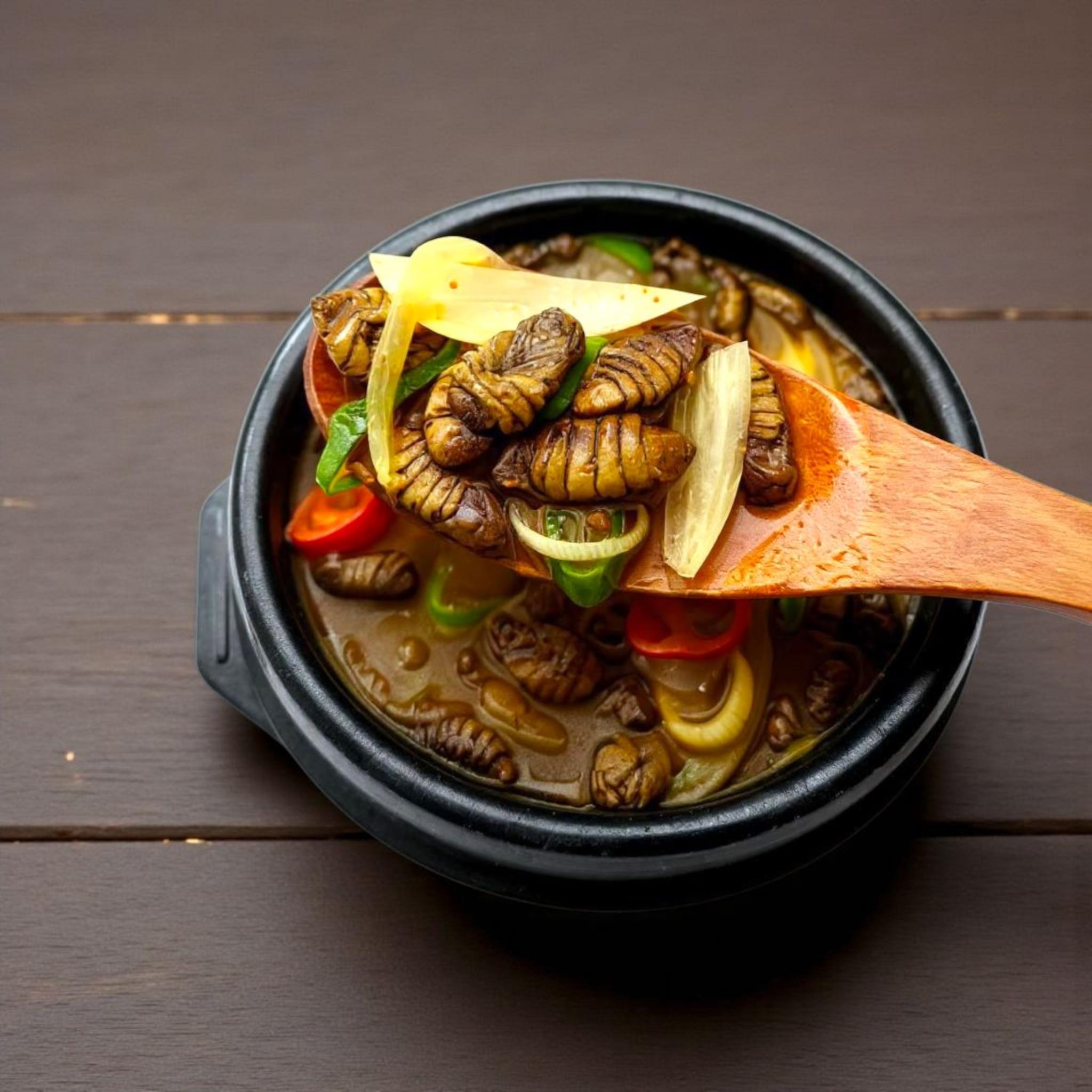 뚝배기 번데기 요리